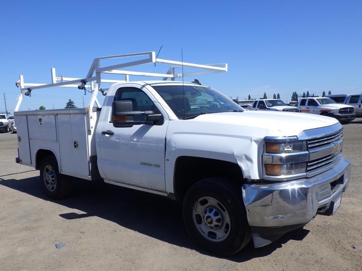 2018-chevrolet-2500hd-image-2