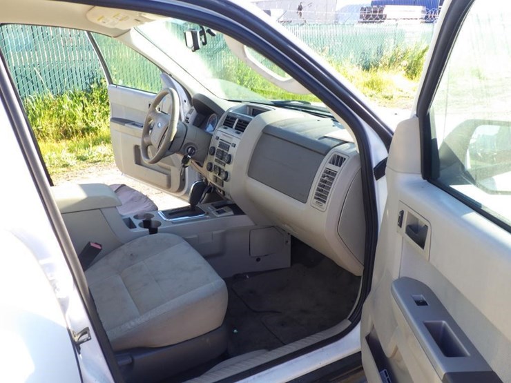 2011-ford-escape-image-7