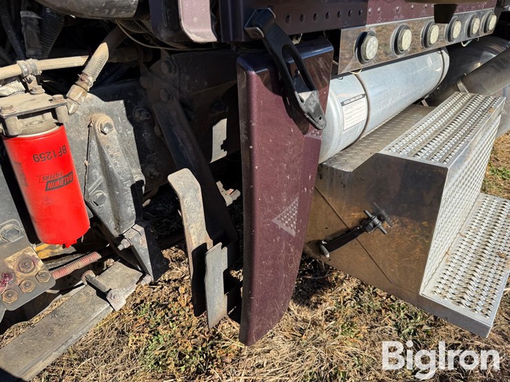 2010-peterbilt-388-image-15