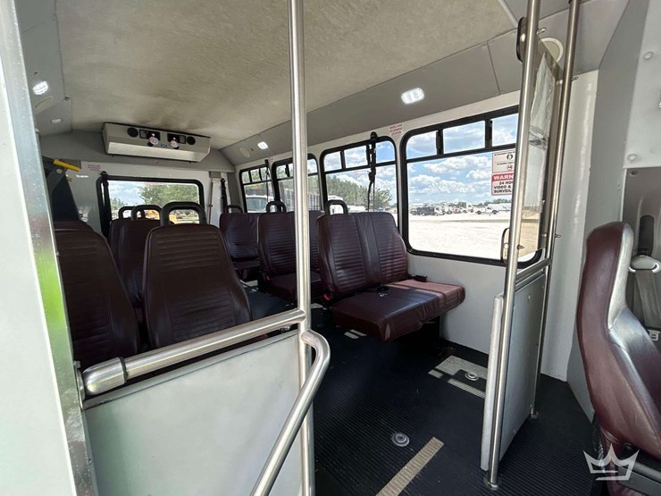 2015-ford-e450-image-21