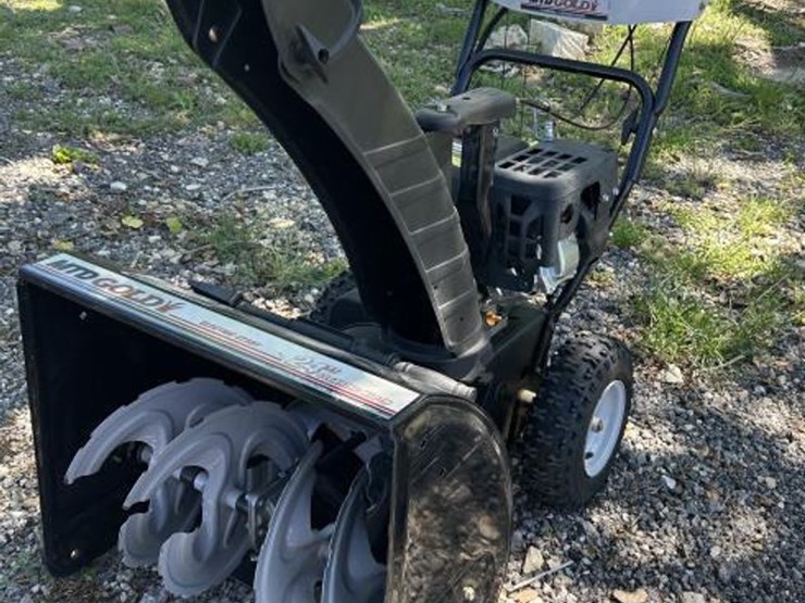 #82-•-mtd-gold-24'-snow-blower-image-2