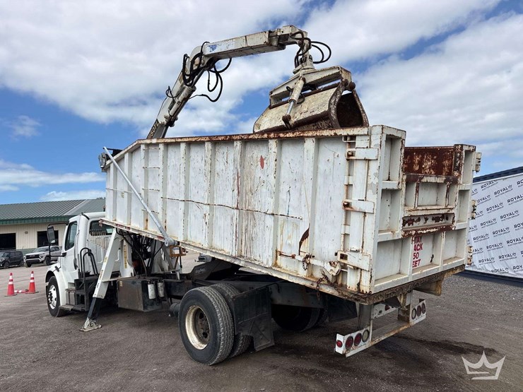 2015-freightliner-m2-106-image-9