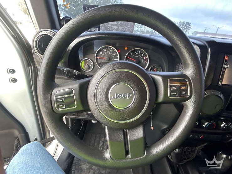 2011-jeep-wrangler-sport-image-13