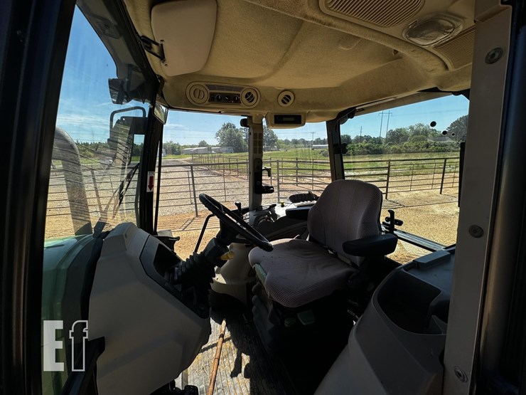 2015-john-deere-6115d-image-8
