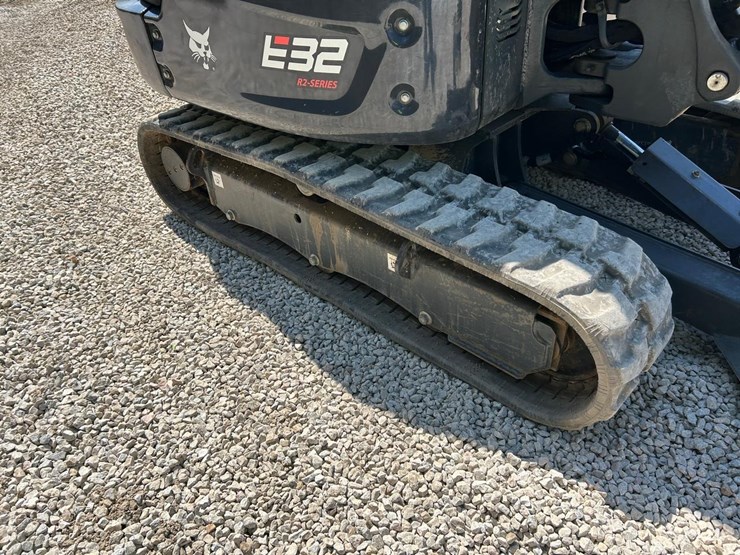 2023-bobcat-e32-image-12