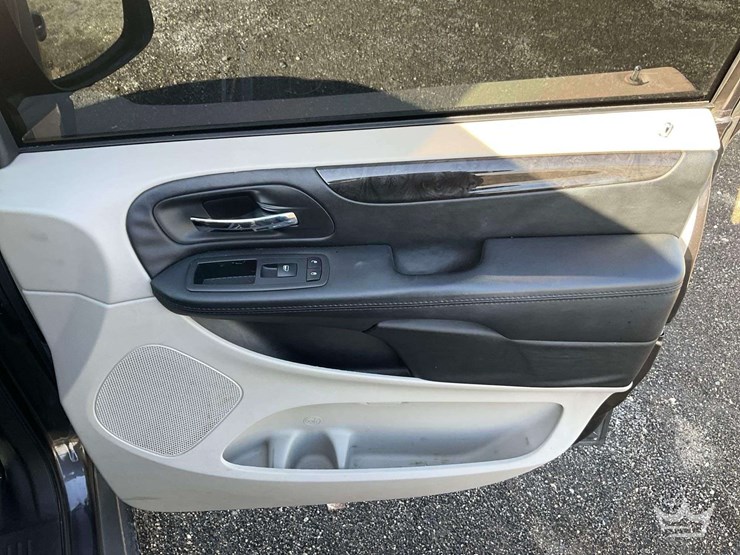 2017-dodge-grand-caravan-image-26