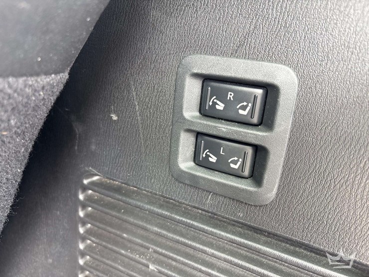 2012-infiniti-qx56-image-31