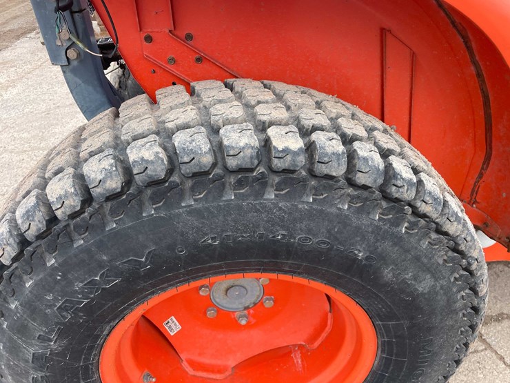 #4054-•-kubota-tractor-image-16