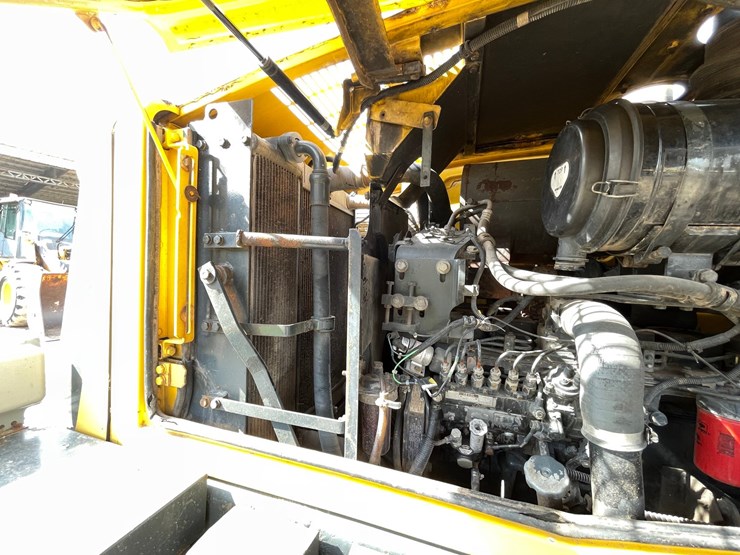 2005-komatsu-wa320-5l-image-37