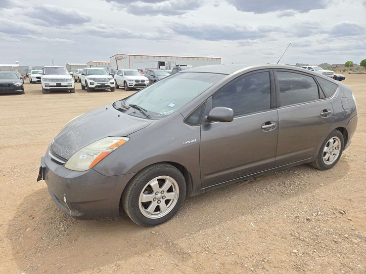 2008-toyota-prius-hatchback-image-1