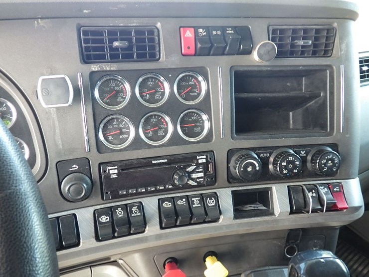 2016-kenworth-t680-image-27