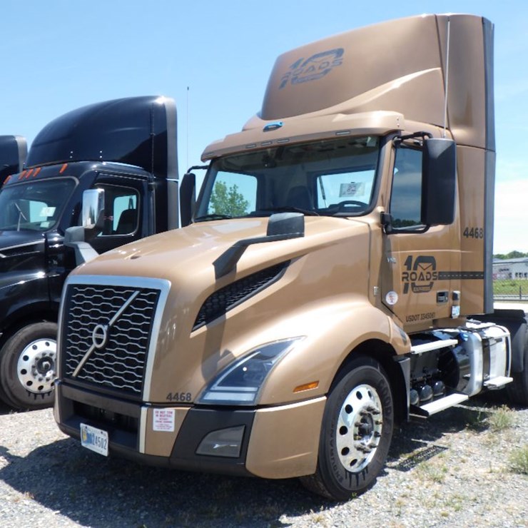 2022 VOLVO VNL300