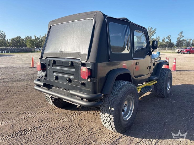 1995-jeep-wrangler-image-3