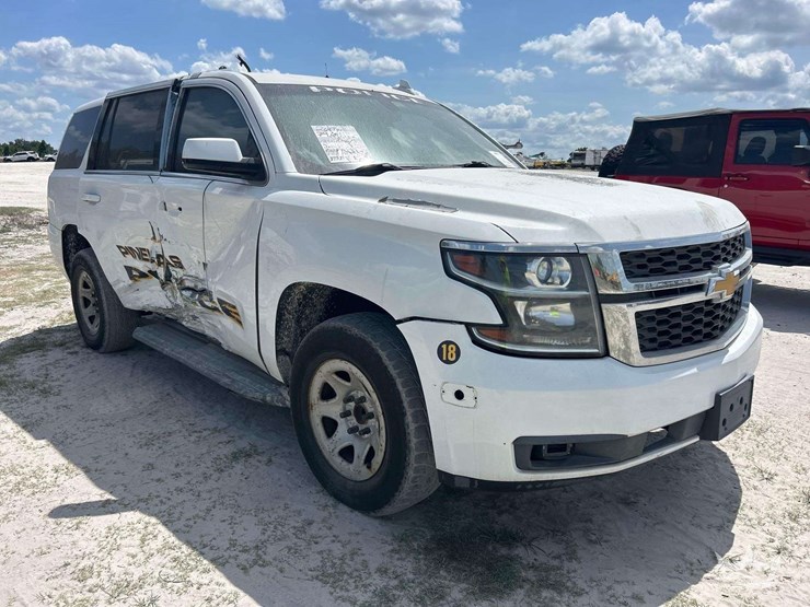 2017-chevrolet-tahoe-image-2
