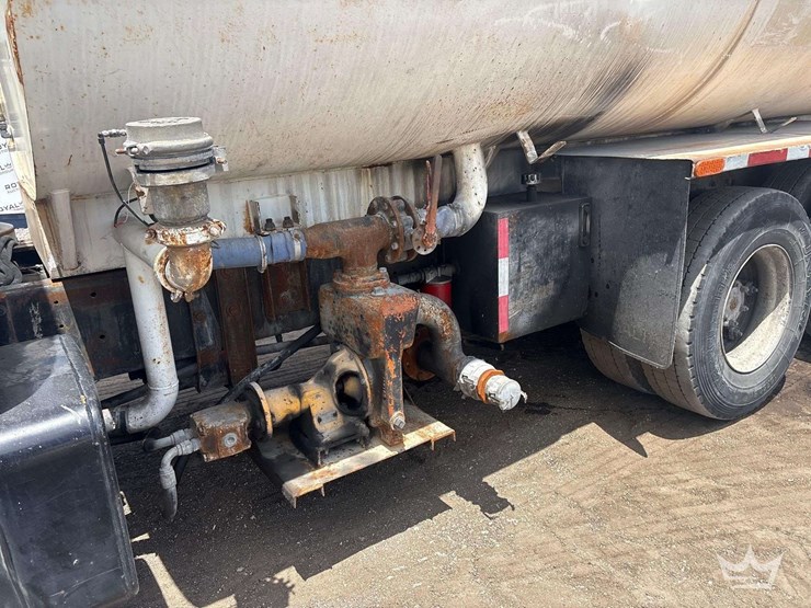 2000-mack-dm690s-image-14