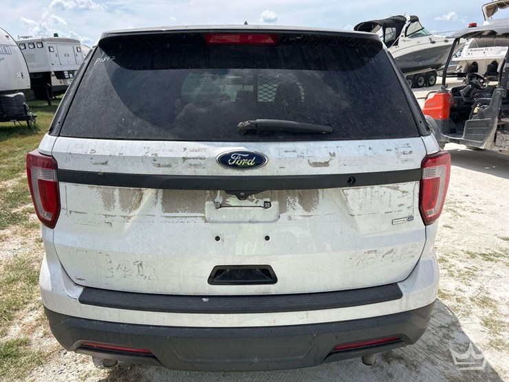2018-ford-explorer-image-16