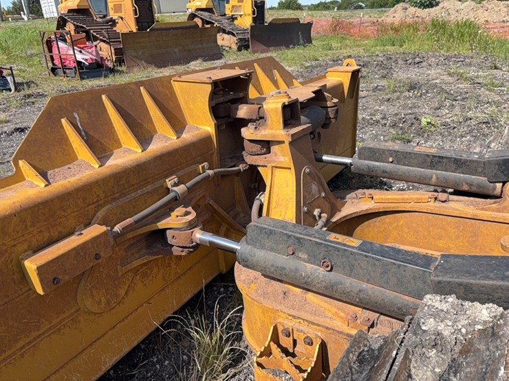 2022-caterpillar-d5-lgp-image-14