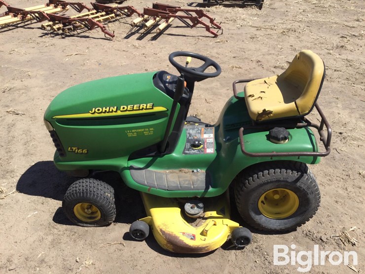 john-deere-lt166-image-8
