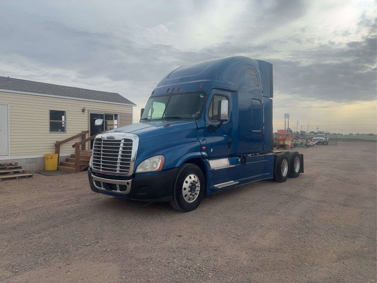 2015-freightliner-cascadia-125-image-1