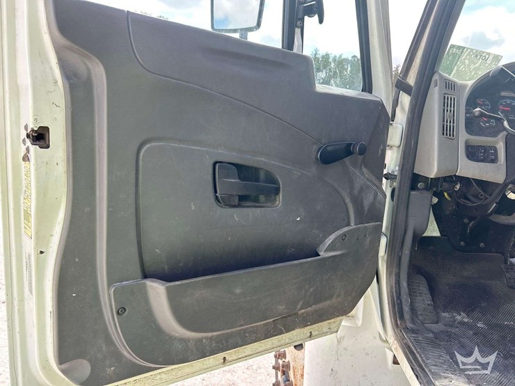 2013-international-durastar-4300-image-13