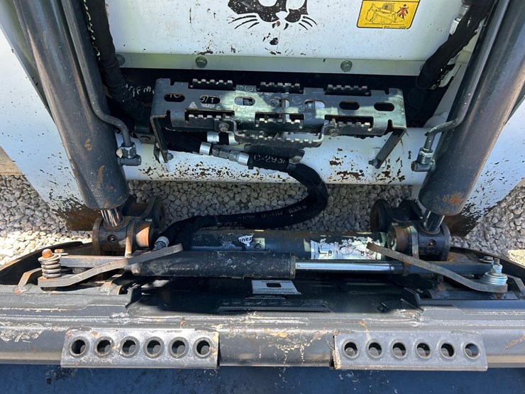 2023-bobcat-t770-image-10