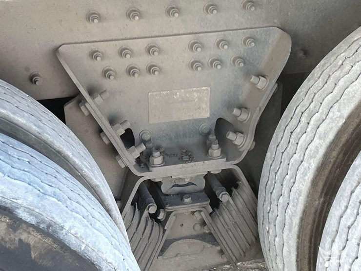 2015-peterbilt-320-image-21