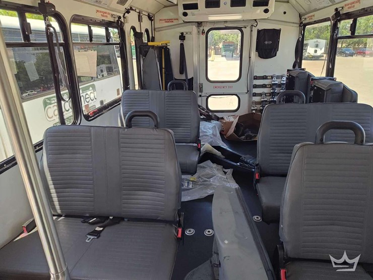 2017-ford-e450-image-26