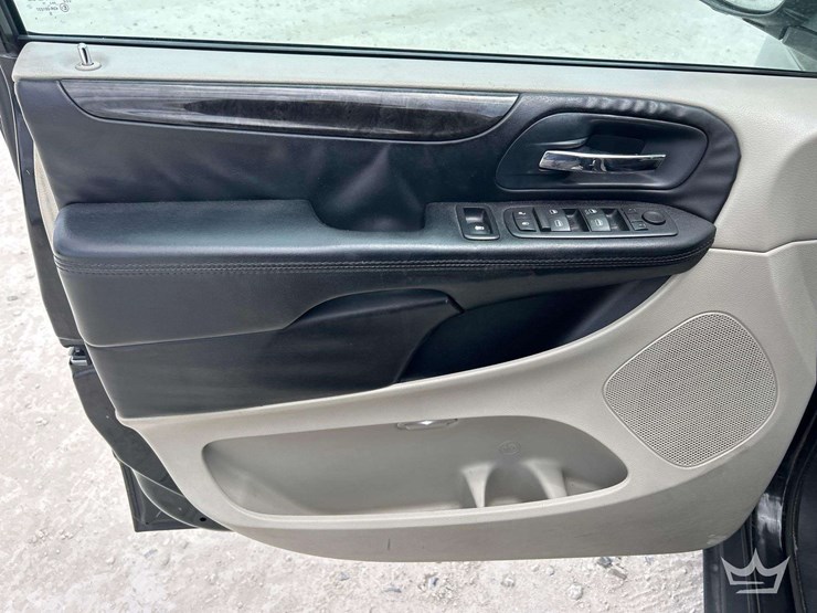 2016-dodge-grand-caravan-image-11