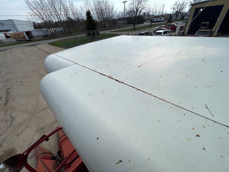 #4046-•-international-combine-image-100