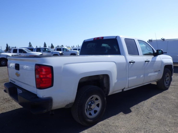 2018-chevrolet-1500-image-3