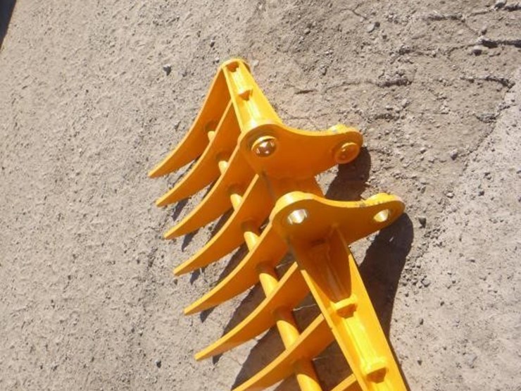 caterpillar-303-image-4