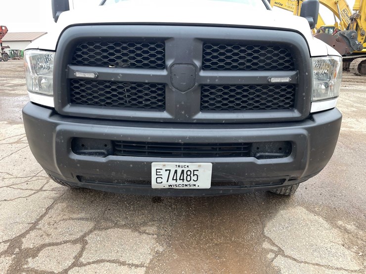2015-dodge-ram-3500-image-44