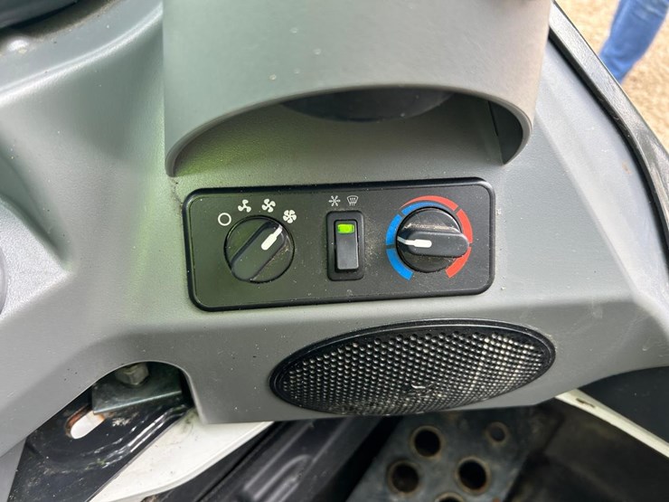 2023-bobcat-t770-image-24