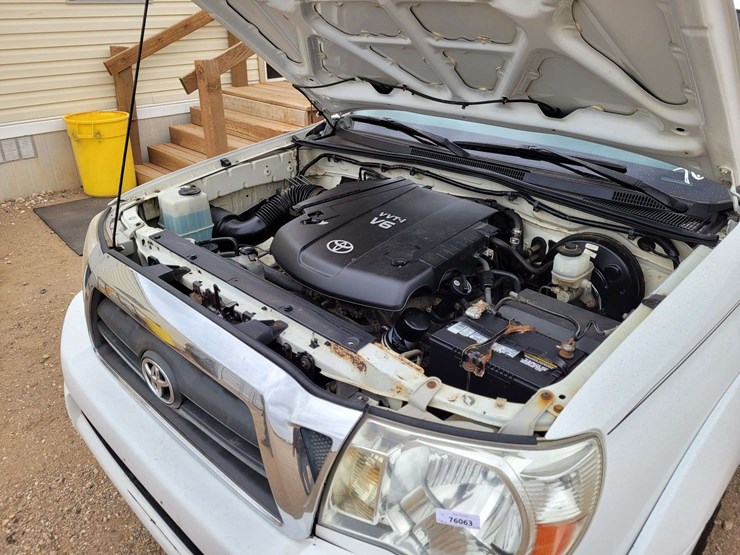 2010-toyota-tacoma-sr5-image-19