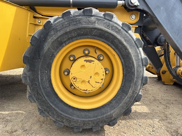 2019-deere-310l-ep-image-29