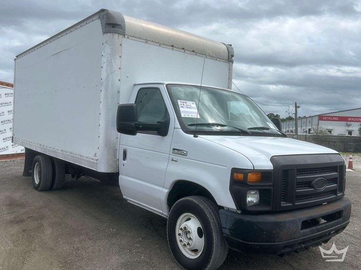 2012-ford-e350-image-2