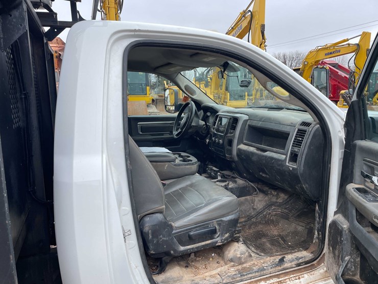 2015-dodge-ram-3500-image-75