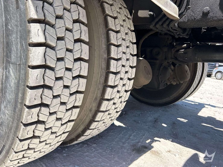 2017-kenworth-t880-image-34