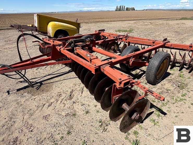 massey-ferguson-520-image-10