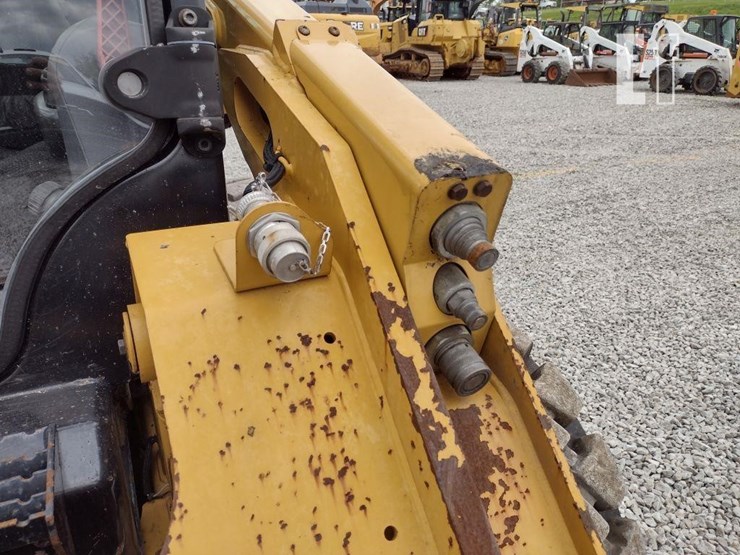 2016-caterpillar-246d-image-32
