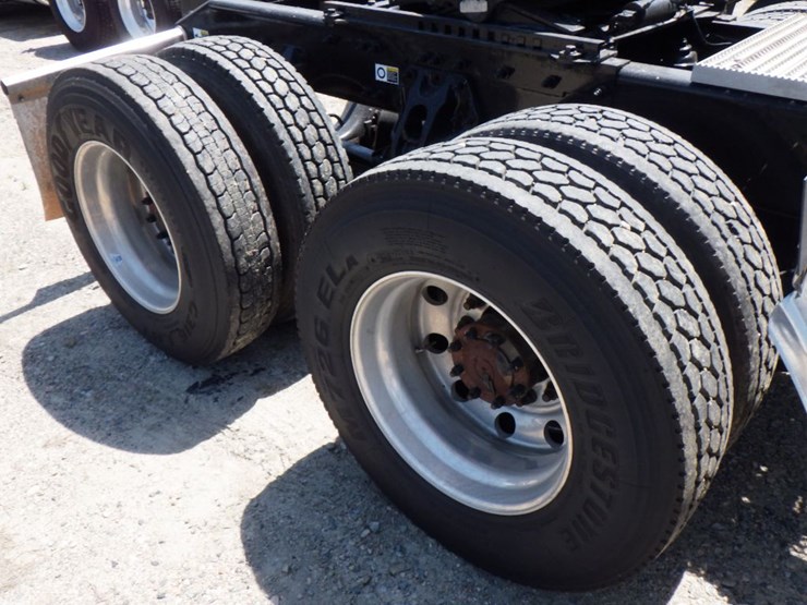 2021-peterbilt-579-image-7