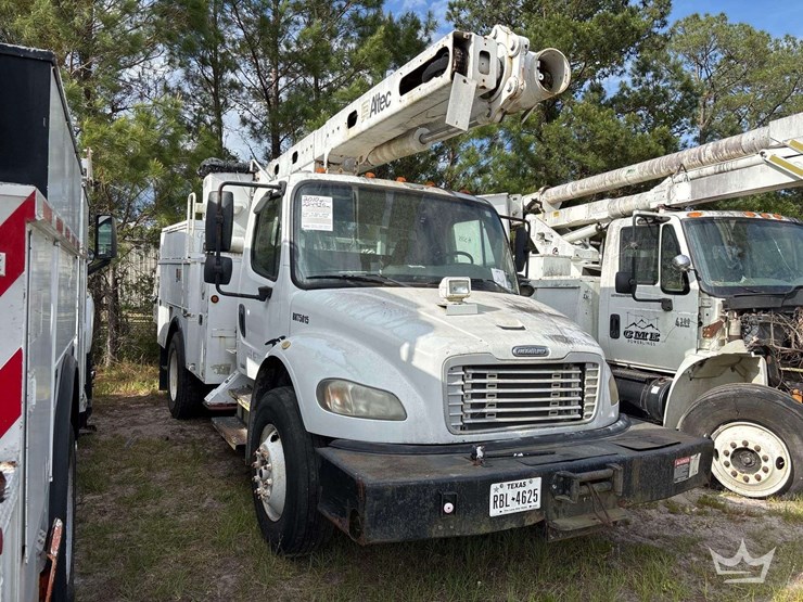 2010-freightliner-m2-106-image-2
