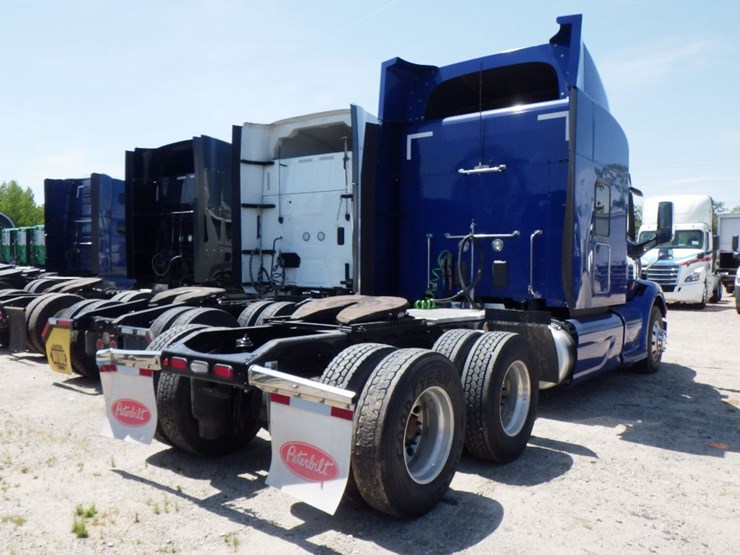 2021-peterbilt-579-image-9