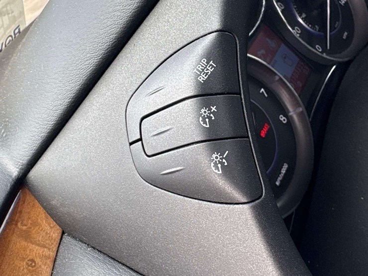2012-infiniti-qx56-image-15