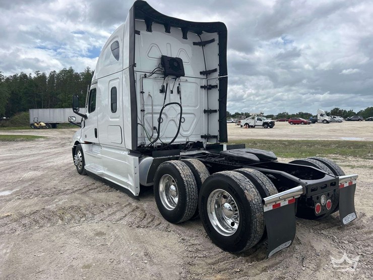 2024-freightliner-cascadia-126-image-4