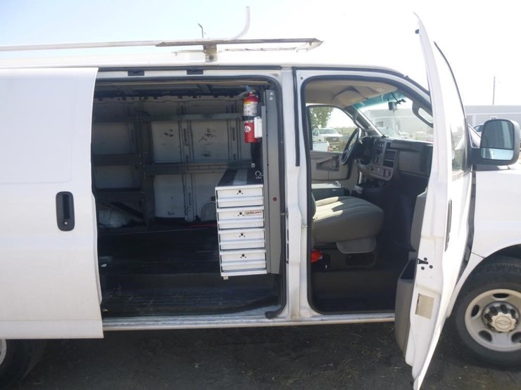 2016-chevrolet-2500-image-15
