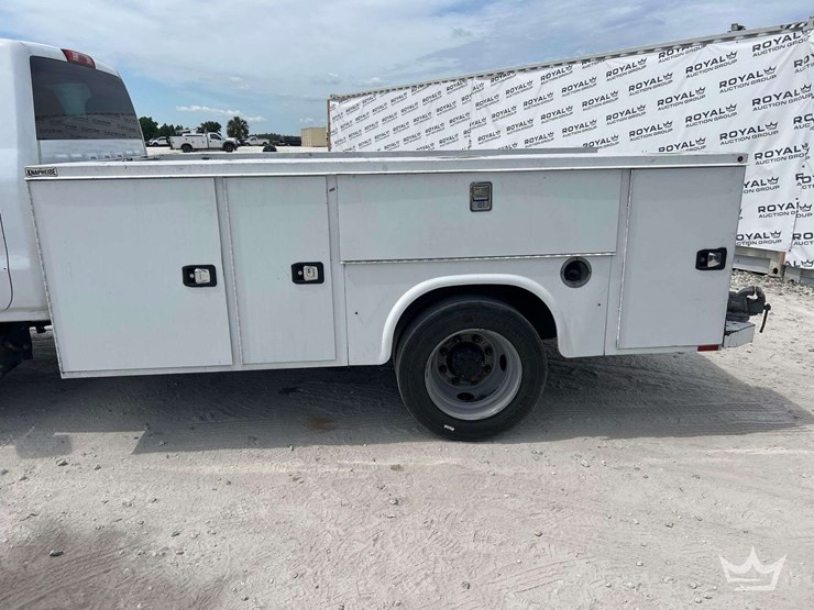 2019-chevrolet-silverado-5500hd-image-15