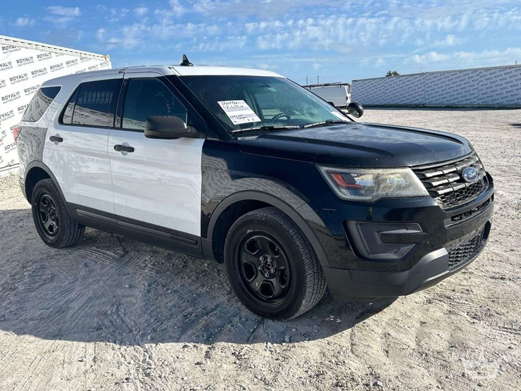 2017-ford-explorer-image-2