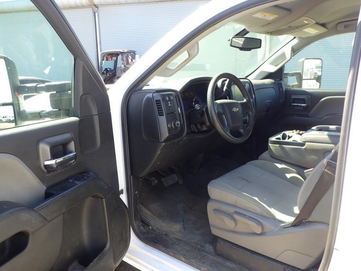 2018-chevrolet-2500hd-image-5
