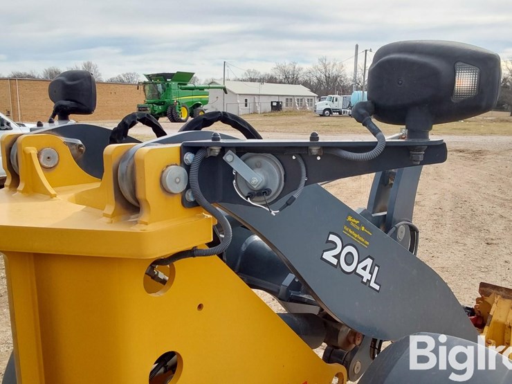 deere-204l-image-18